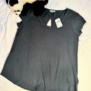 GAP Tee with Keyhole on Backside - Size M - NWT